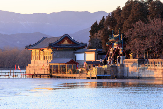 頤和園南湖浮冰南湖島龍王廟牌坊