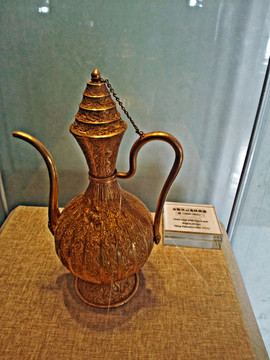 文物展示金器金杯