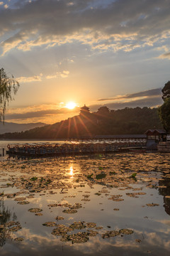 頤和園昆明湖萬壽山佛香閣夕陽