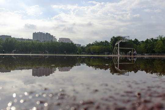 雨后的校園