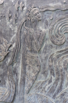古代少數(shù)民族長(zhǎng)發(fā)女人雕像
