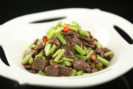香芹燜牛肉