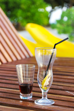 玻璃杯
