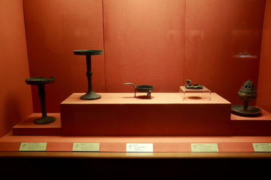青銅燈