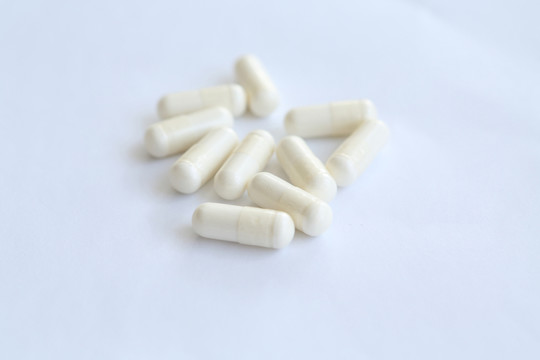 白色膠囊
