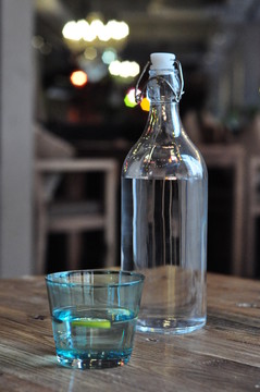 玻璃水杯
