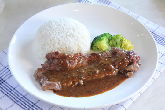 黑椒牛扒飯