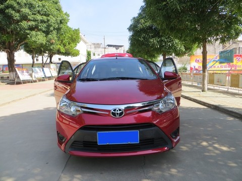 轎車前臉