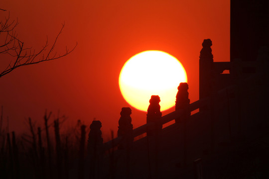 落日 夕陽 欄桿