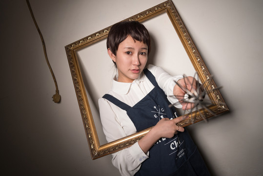 短發(fā)女孩
