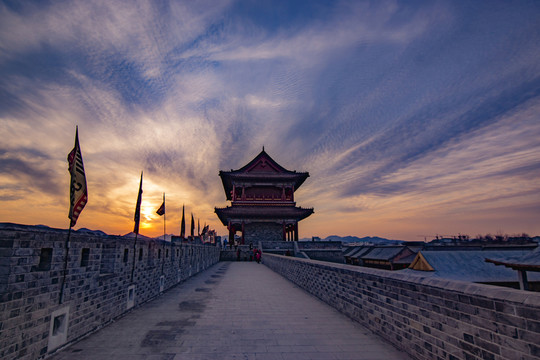 古街晚霞