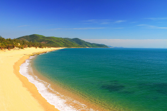 湛藍(lán)海灣金色沙灘