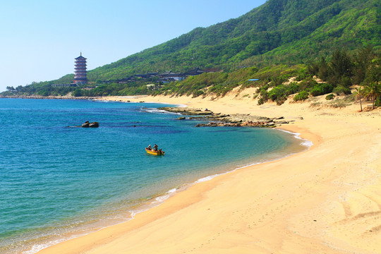 海灣遠(yuǎn)眺南山寺多寶佛塔