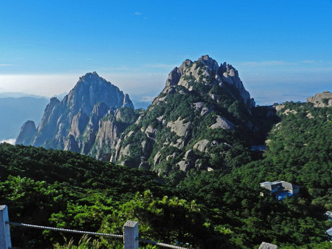 黃山景點(diǎn)特寫之蓮花峰