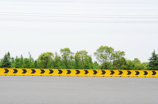 道路隔離墩