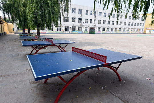 校園一角的乒乓球臺(tái)
