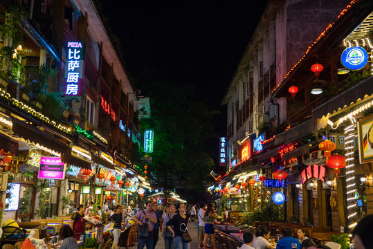 陽(yáng)朔西街夜景