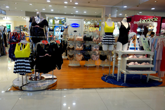 泳裝店 胸罩 家居服