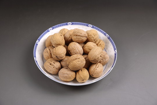 一盤(pán)核桃