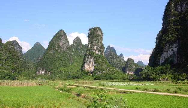奇峰鎮(zhèn)山水