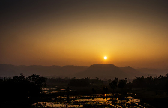 夕陽(yáng)