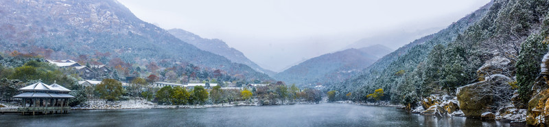 泰山黑龍?zhí)端畮?kù)雪景