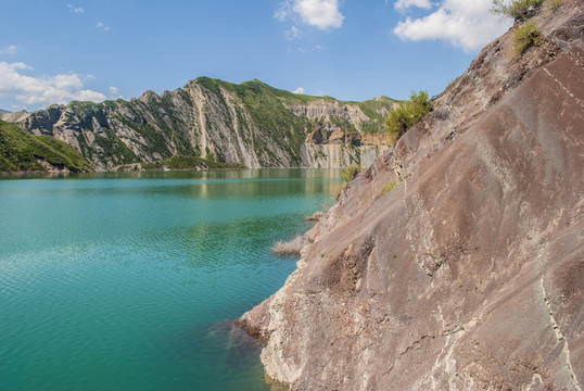 新疆高山湖泊