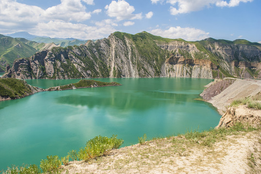 新疆高山湖泊
