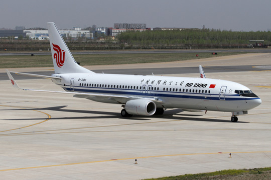 國航波音飛機(jī)地面滑行
