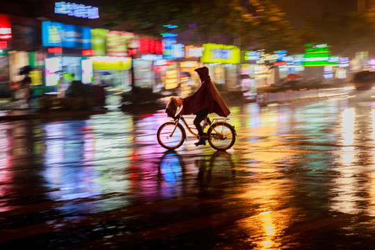 雨夜騎車人