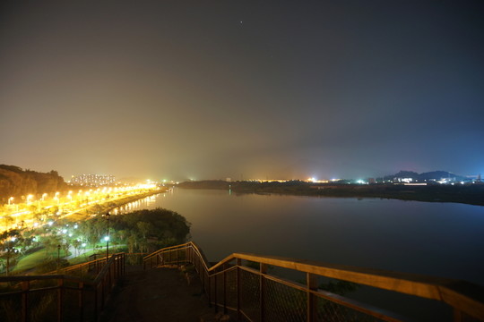 繁華都市公園夜景