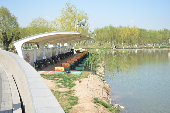 湖邊高爾夫球場