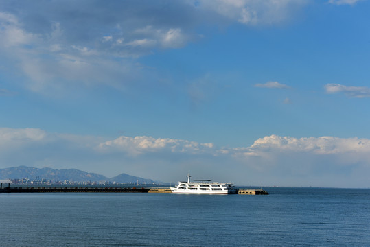 大海游船