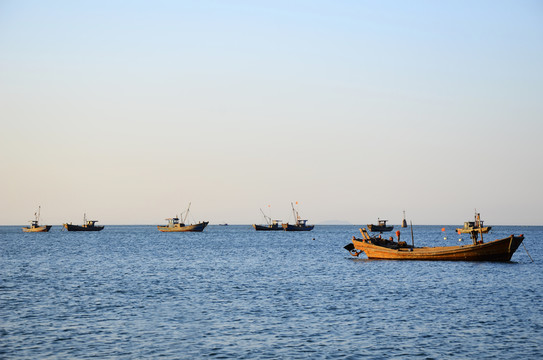 海邊 漁船