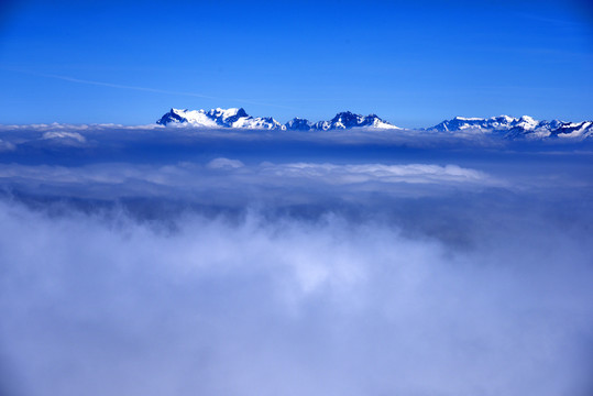阿爾卑斯山雪原云海風(fēng)光