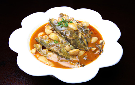 蒜子燒黃骨魚