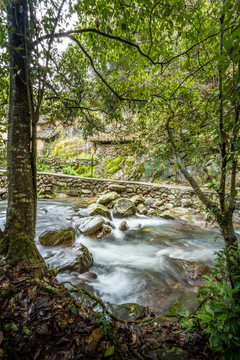 山間流水