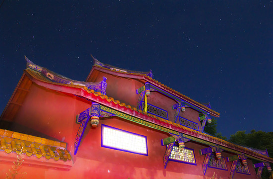 古建筑星空