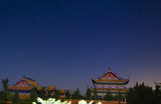 古建筑星空