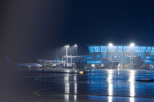 夜雨中的首爾仁川機場