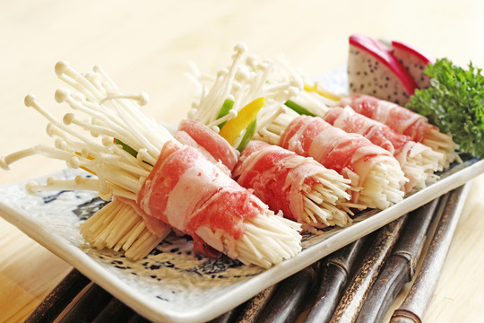 培根肉包金針蘑