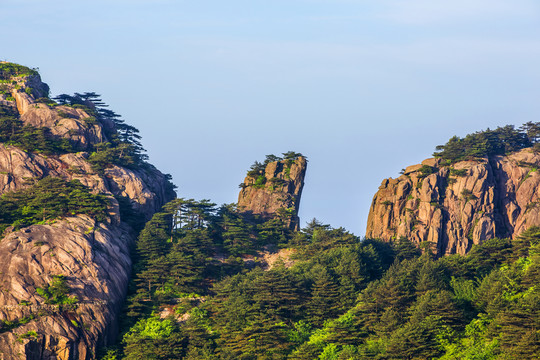 夕陽(yáng)下的黃山