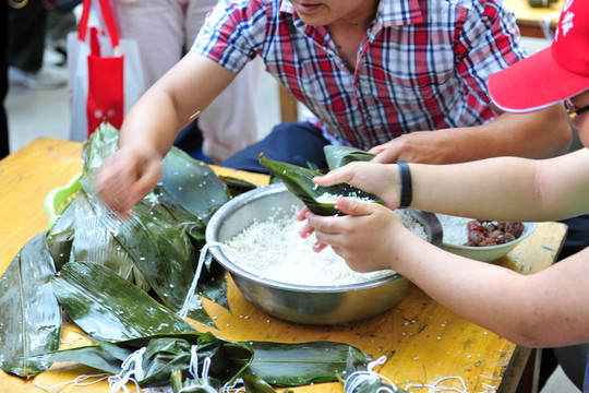 包粽子比賽  端午節(jié)