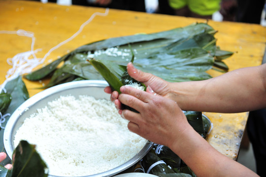 粽子 端午節(jié) 包粽子