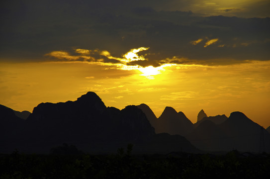山 遠山