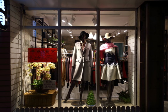 女裝店櫥窗