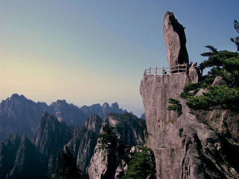 黃山飛來石