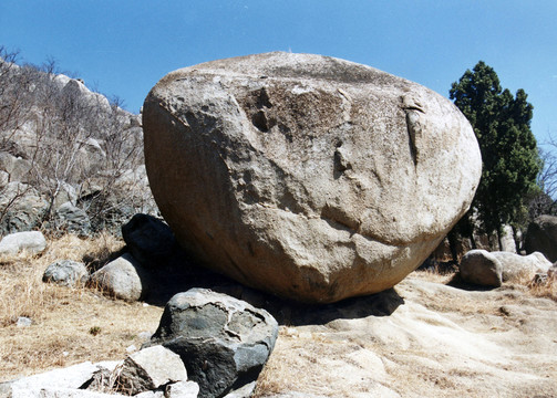 山東嶧山滾石