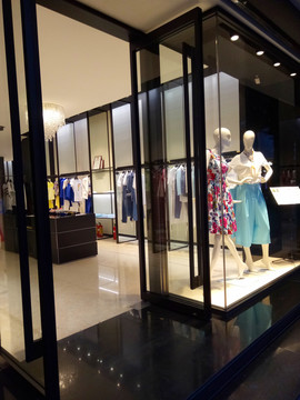 商業(yè)街 服裝店 廚窗