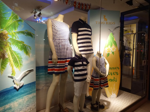 商業(yè)街 服裝店 廚窗